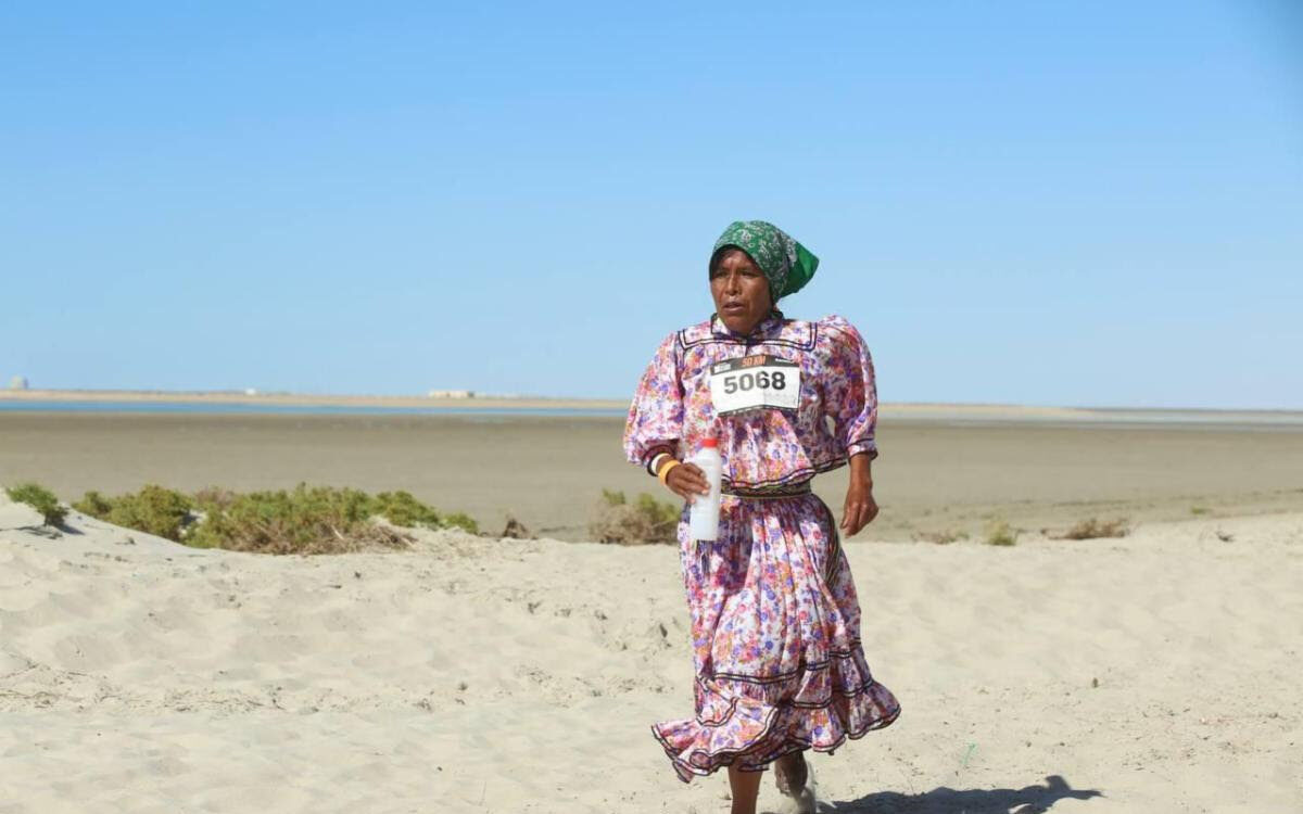 María Isidora Rodríguez, corredora rarámuri participó en la categoría de 50 kilómetros.
