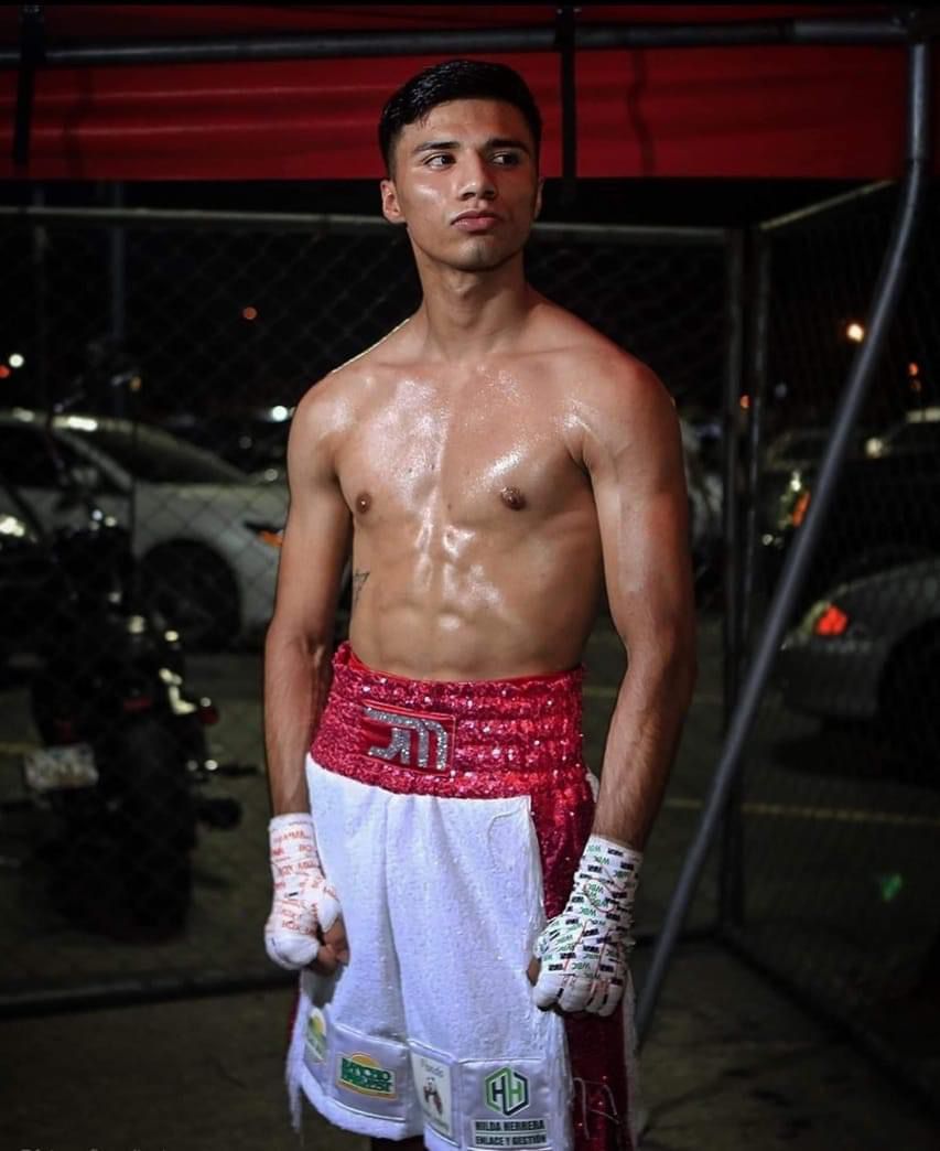 Julio “the Monster” Miranda, el boxeador sanluisino continúa su preparación profesional en el estado de México.