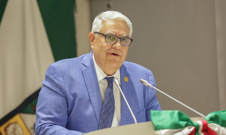 Raúl González de la Vega es diputado independiente.
