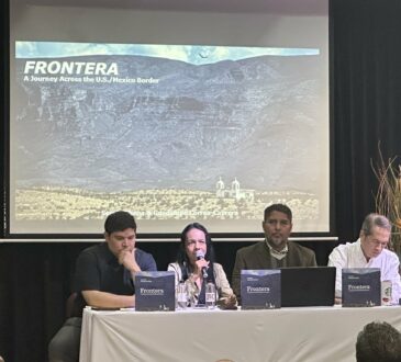 La autora presentó su libro “Frontera” en la Universidad Kino de Hermosillo.