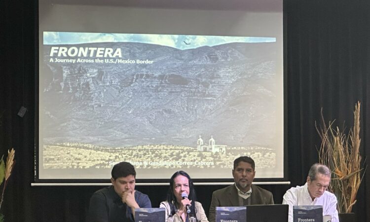 La autora presentó su libro “Frontera” en la Universidad Kino de Hermosillo.