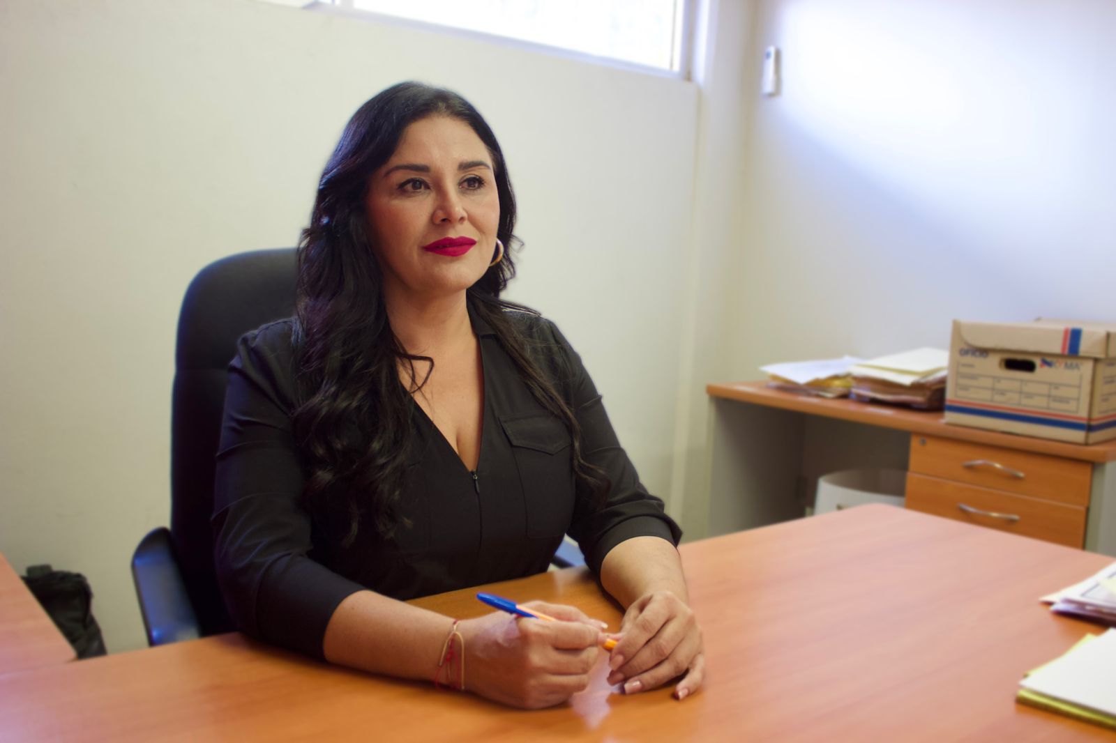 La licenciada Fabiola Arzate continúa trabajando para que las familias puedan tener certeza en sus hogares a través de bienes y concesiones.