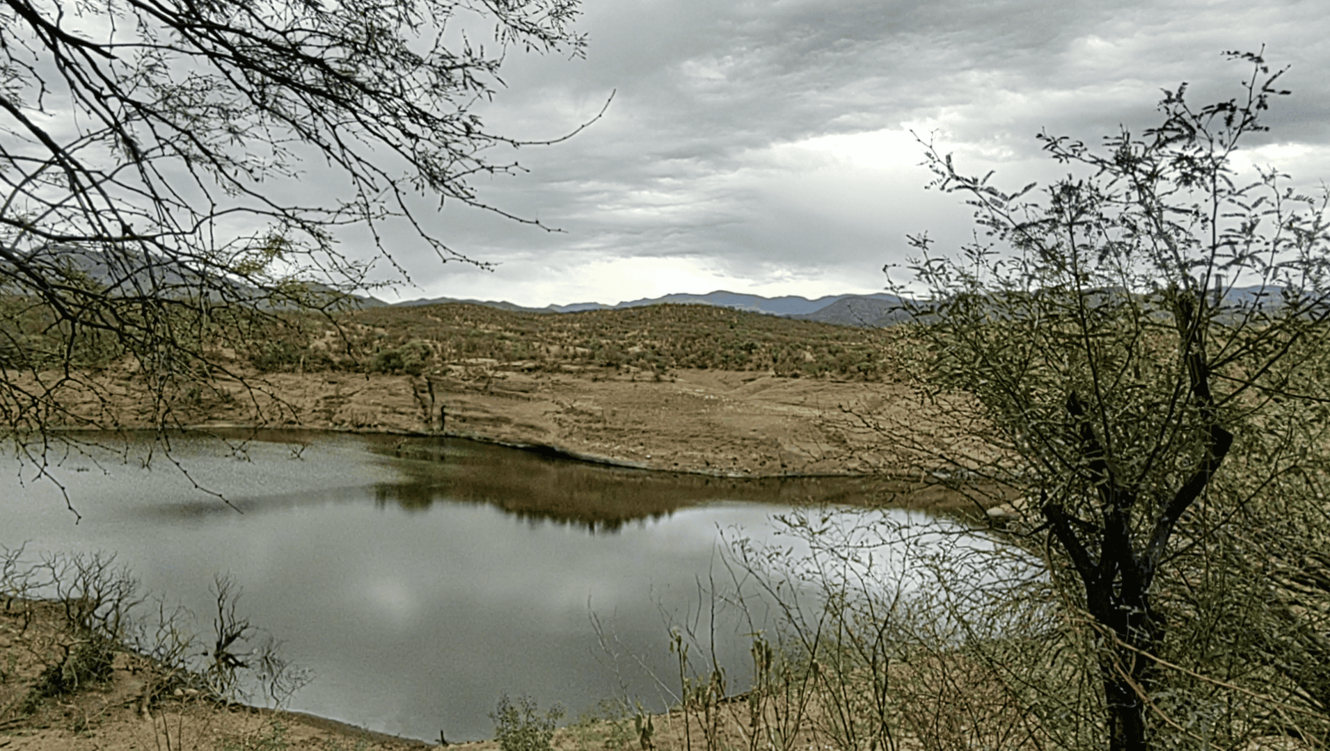 Presa “El Cajoncito” luce semi vacía.