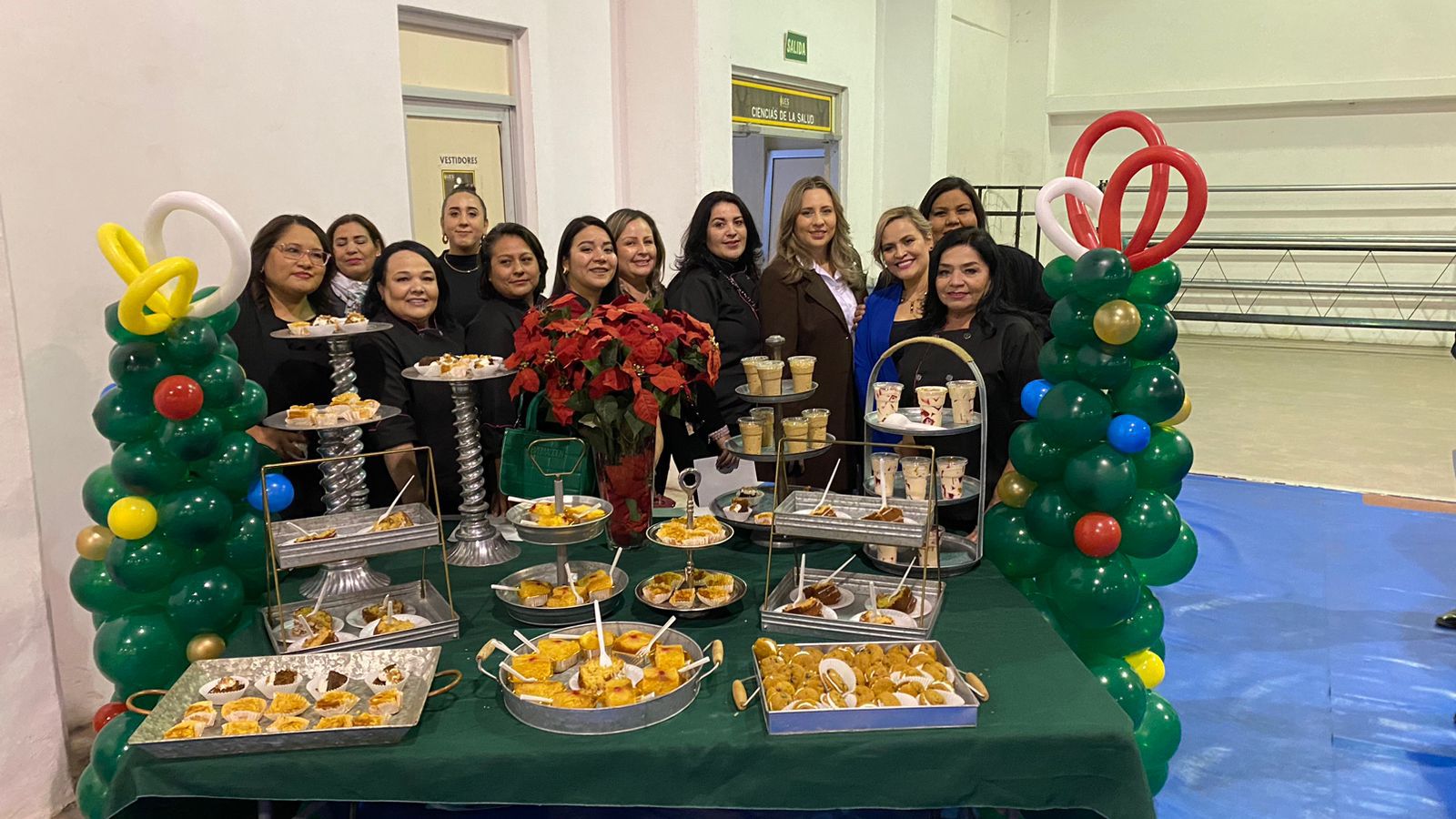 lumnas graduadas de curso de Repostería del ICATSON.