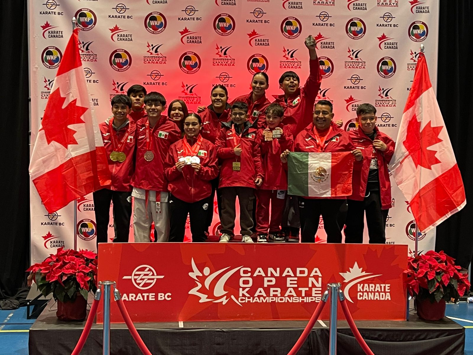 Deportistas sanluisinos obtienen 10 medallas durante torneo en Canadá.