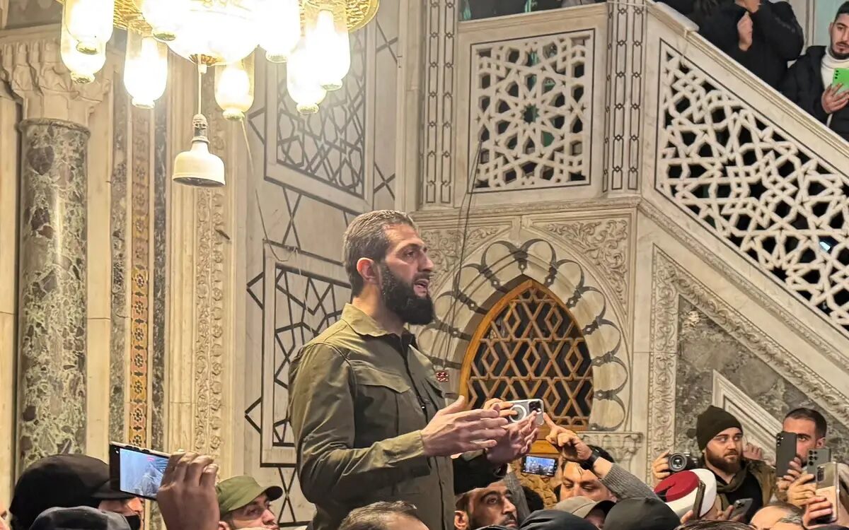 Abu Mohammed al Jawlani habló frente a una multitud en una mezquita de Damasco este domingo.