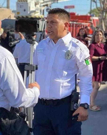 El comandante de bomberos Alejandro Muñoz invita al Show de Carros Clásicos.